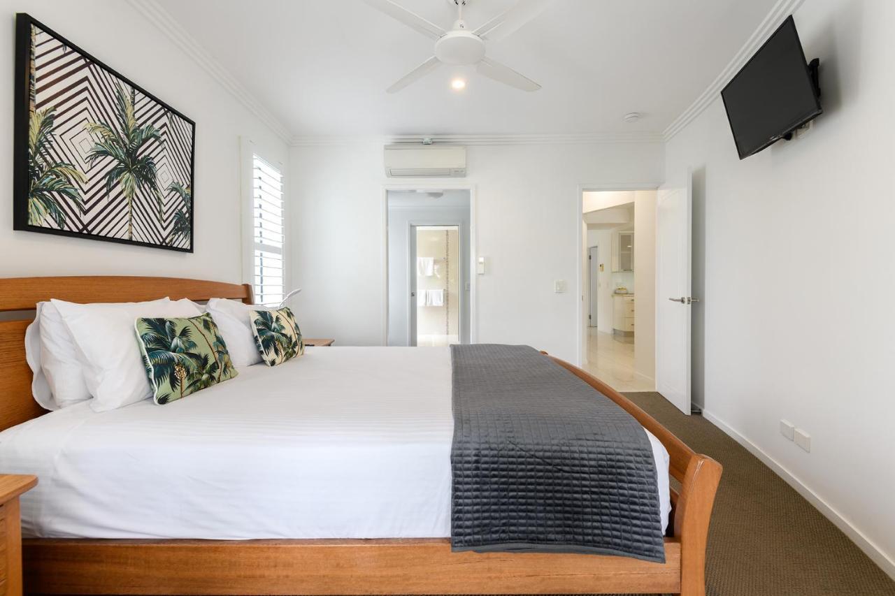 Island Views Beachfront Apartments Palm Cove Exterior foto