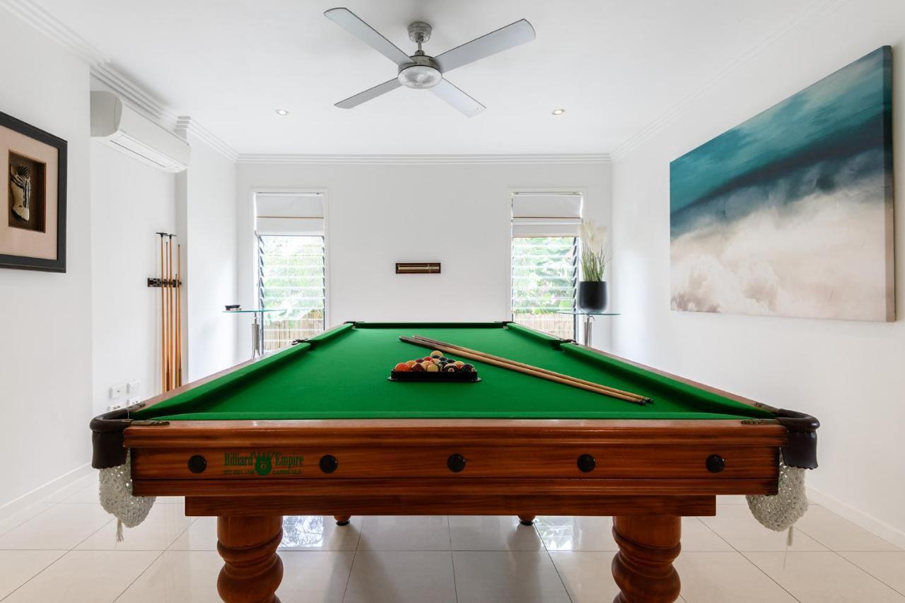 Island Views Beachfront Apartments Palm Cove Exterior foto